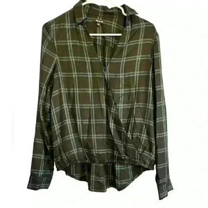 Madewell‎ faux wrap black green plaid top. Size small.